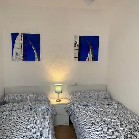Modern And Airy With Private Parking