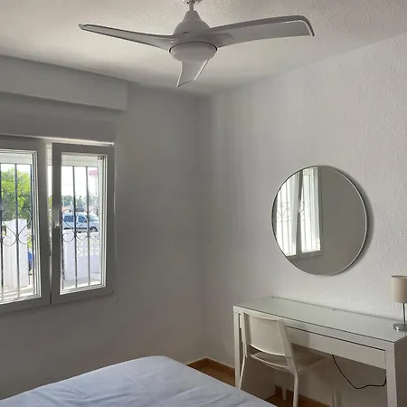 Modern And Airy Hébergement de vacances